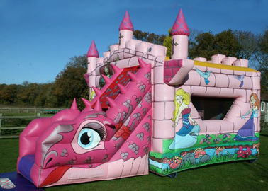 子供のためのピンクのおとぎ話の跳ね上がりおよびスライドの膨脹可能なコンボの城を印刷するロゴ