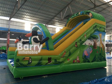 漫画の子分の主題子供のための膨脹可能な浮遊水スライド7*4*5m水公園のスライド